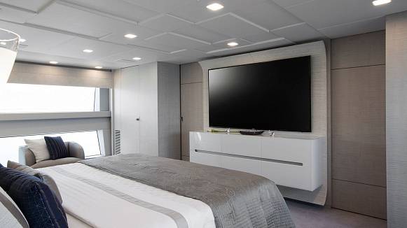 'H yacht