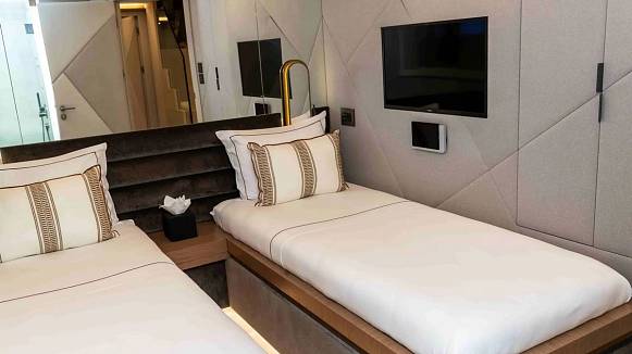 INFINITY NINE yacht