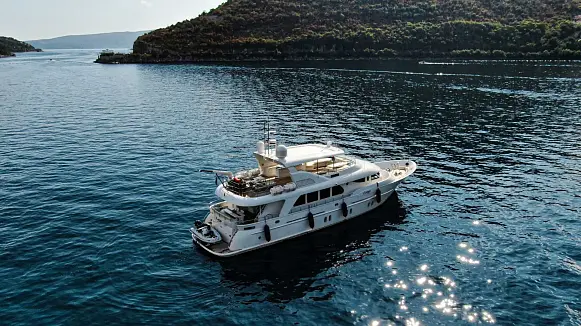 LARGO yacht