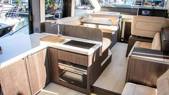 Яхта GALEON 480 FLY
