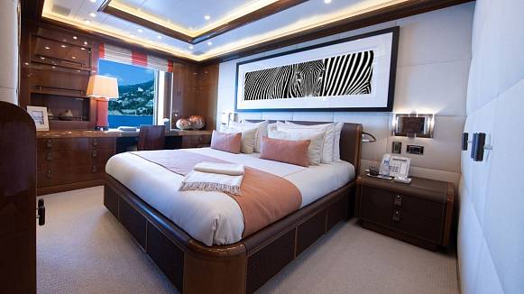 AHS yacht