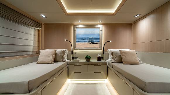 JAZ yacht