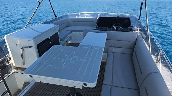 Яхта GALEON 440 FLY