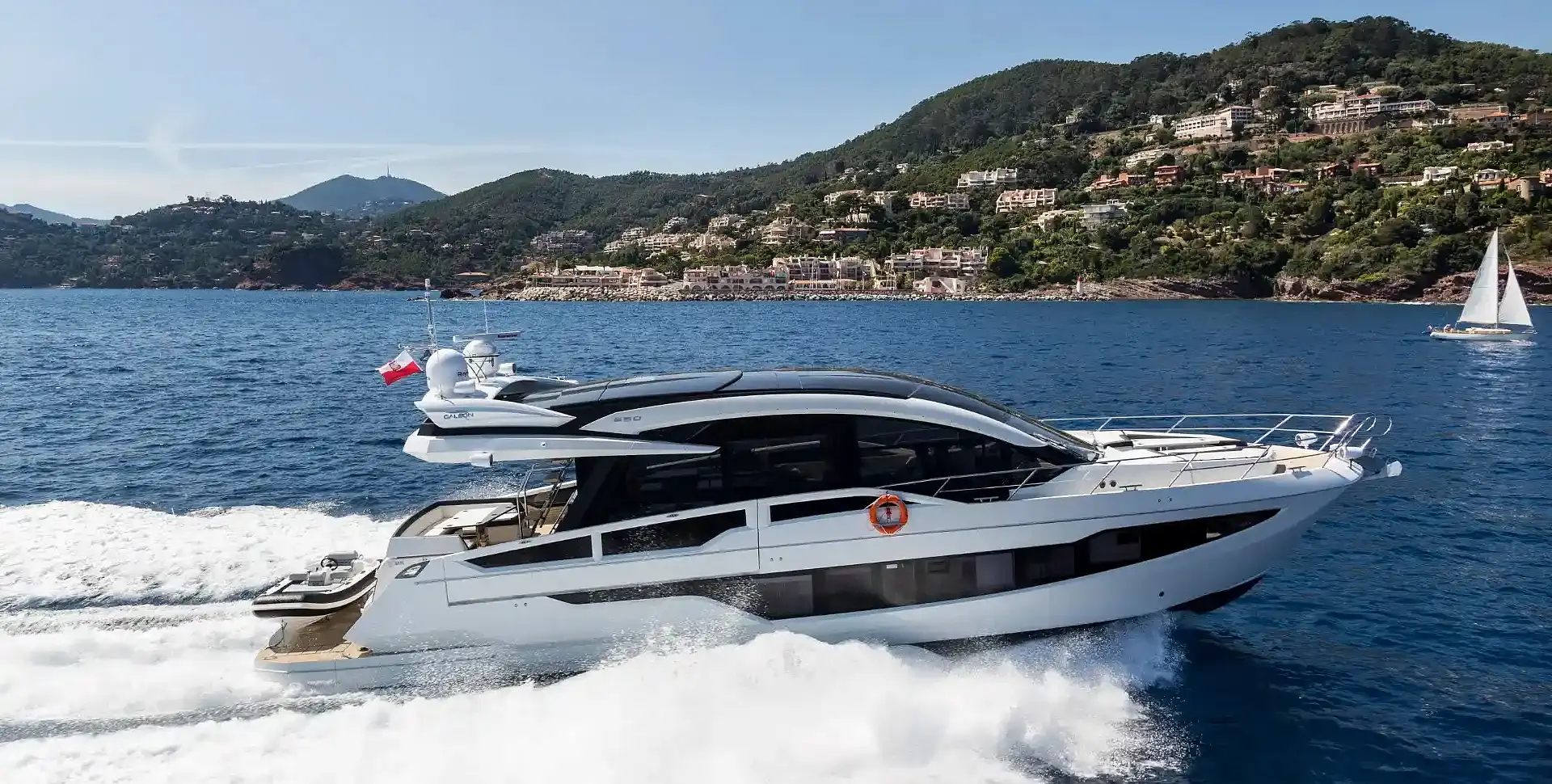 Яхта GALEON 650 SKY