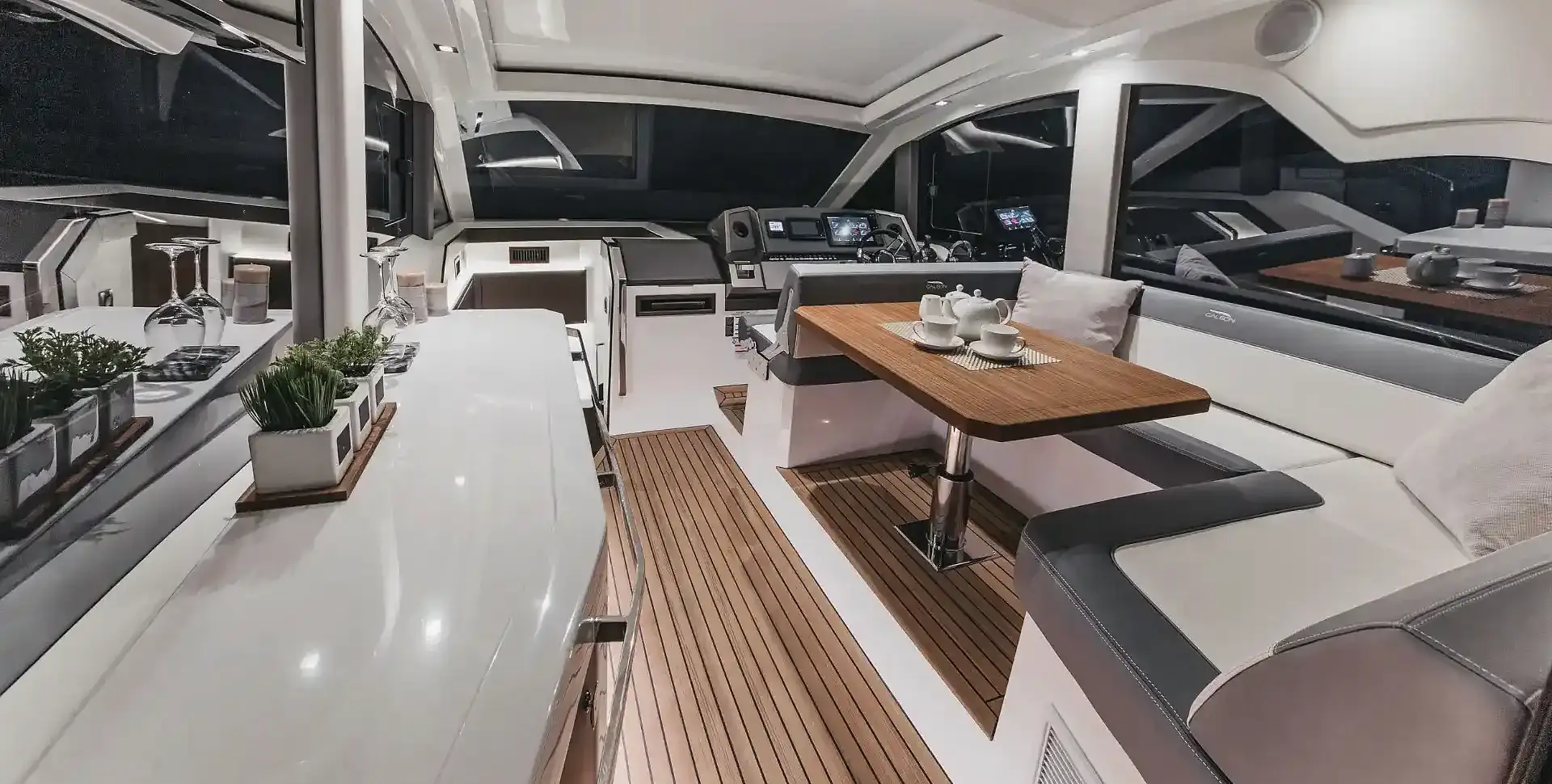 Яхта GALEON 425 HTS