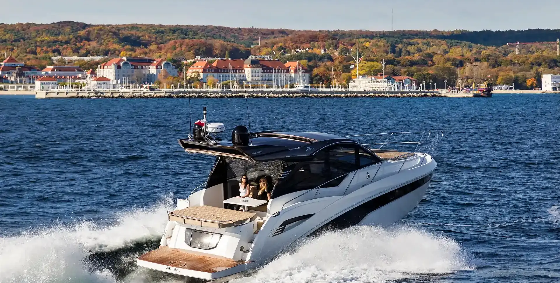 Яхта GALEON 425 HTS