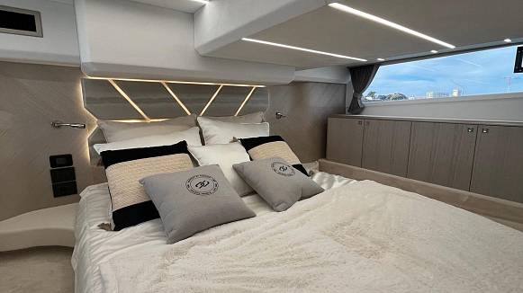 Яхта GALEON 400 FLY