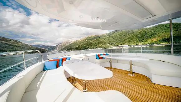 LARGO yacht