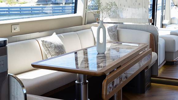 Яхта GALEON 620 FLY