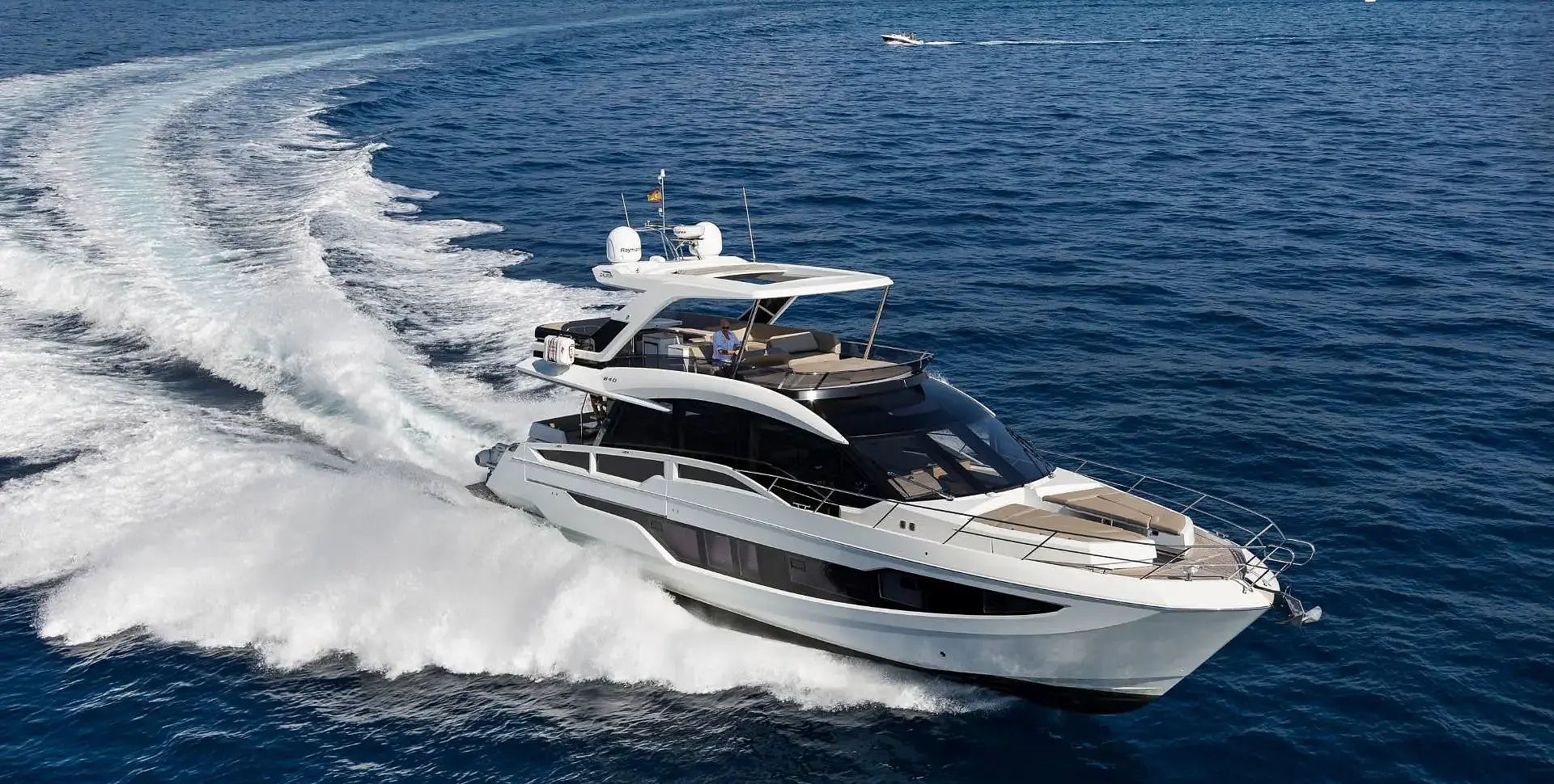 Яхта GALEON 640 FLY