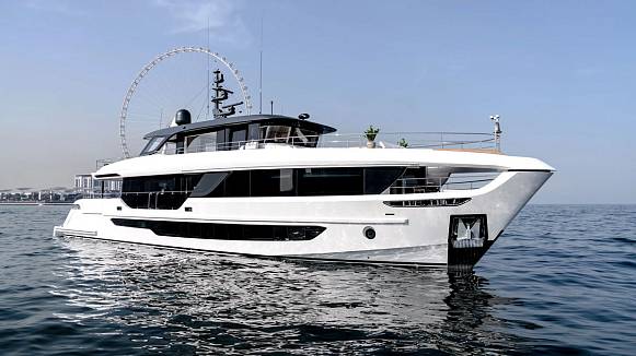 Яхта MAJESTY 100 TERRACE
