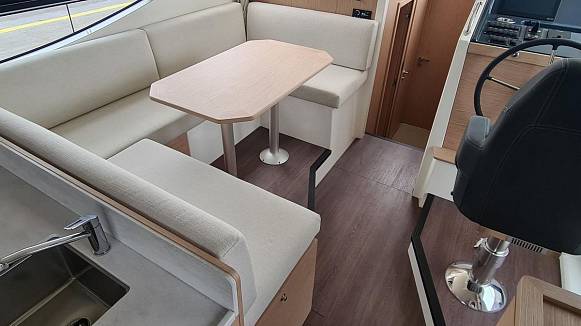 Яхта Swift Trawler 48 Fly