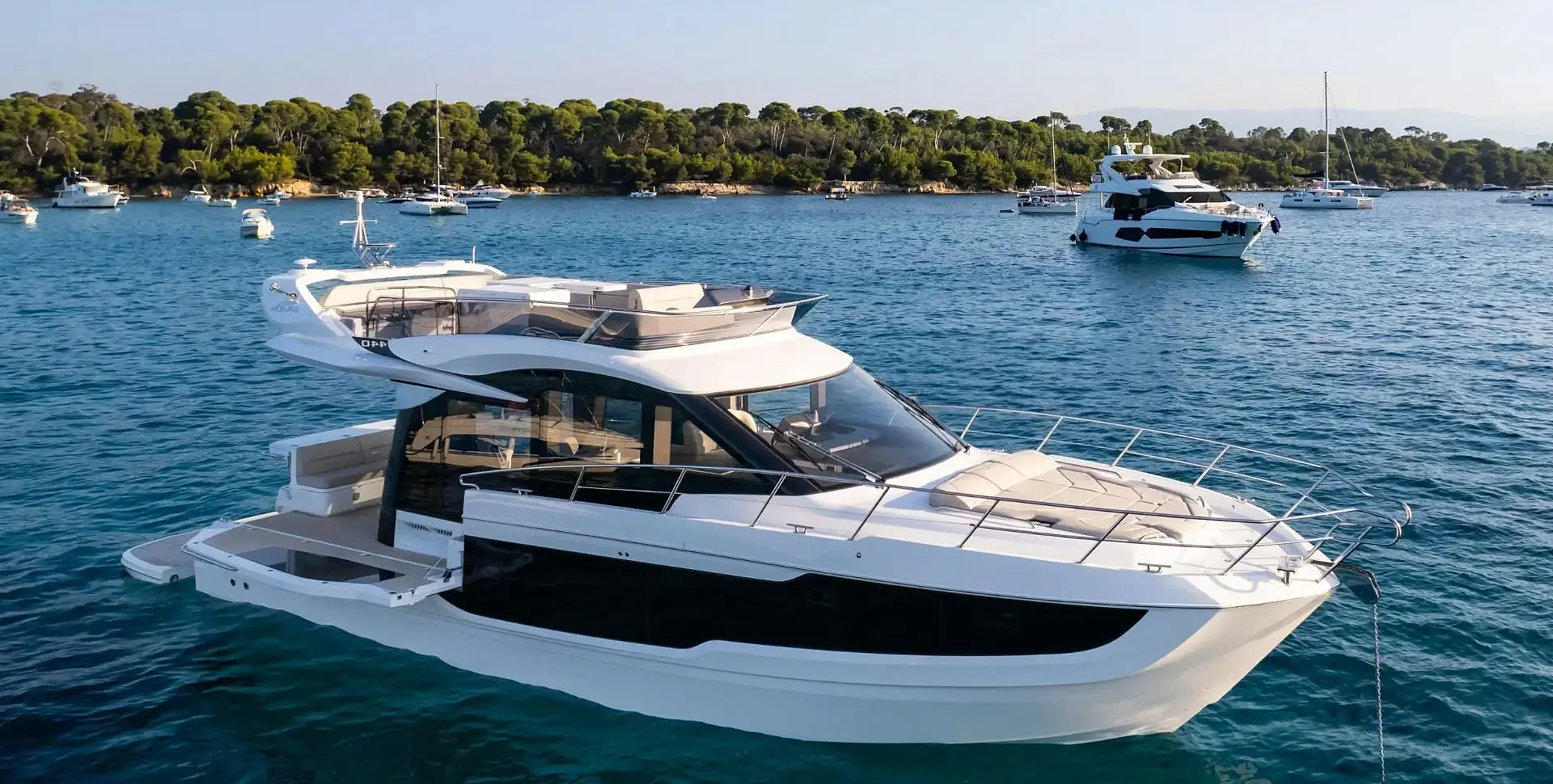 Яхта GALEON 440 FLY