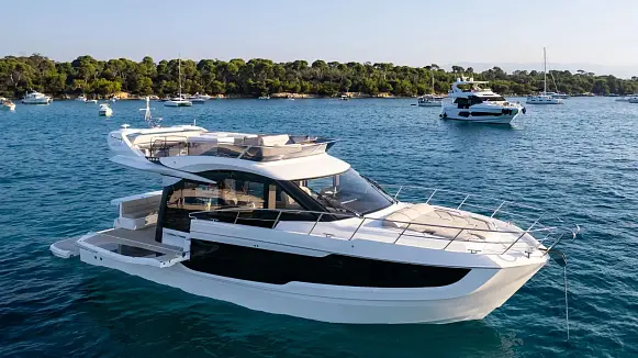 Яхта GALEON 440 FLY