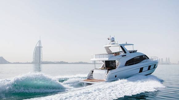 Яхта Majesty 62