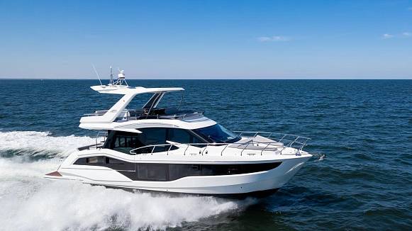 Яхта GALEON 500 FLY