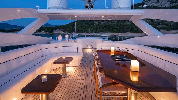 L'EQUINOX yacht