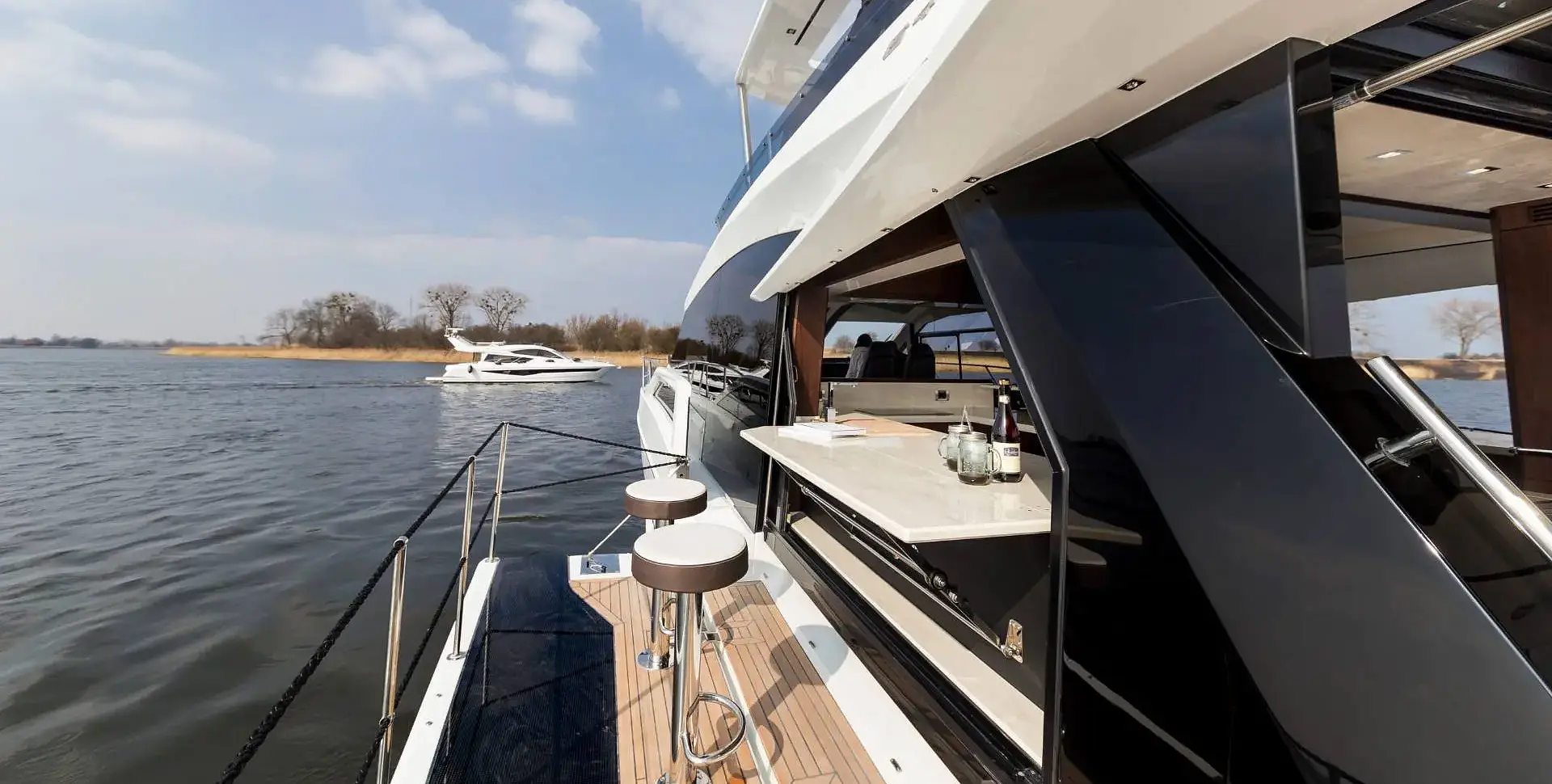 Яхта GALEON 640 FLY