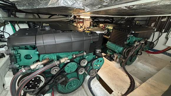 Яхта GALEON 445 HTS