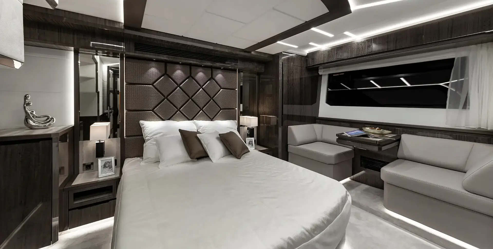 Яхта GALEON 650 SKY