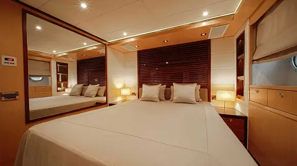 LARGO yacht