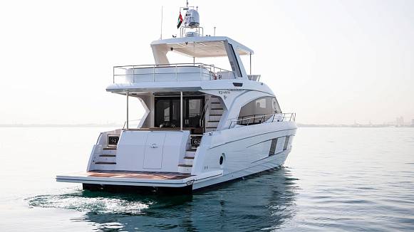 Яхта Majesty 62