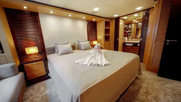 LARGO yacht
