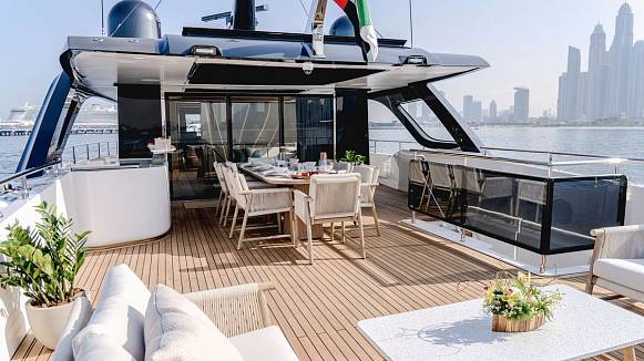 Яхта MAJESTY 100 TERRACE