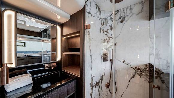 Яхта GALEON 520 FLY