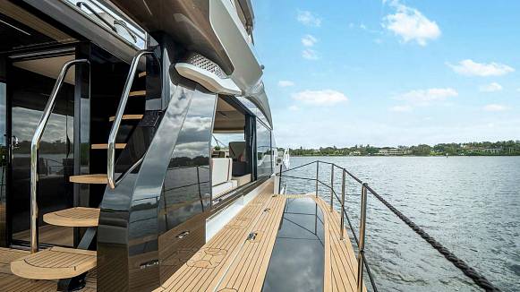 Яхта GALEON 520 FLY