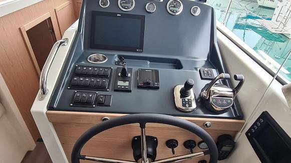 Яхта Swift Trawler 48 Fly