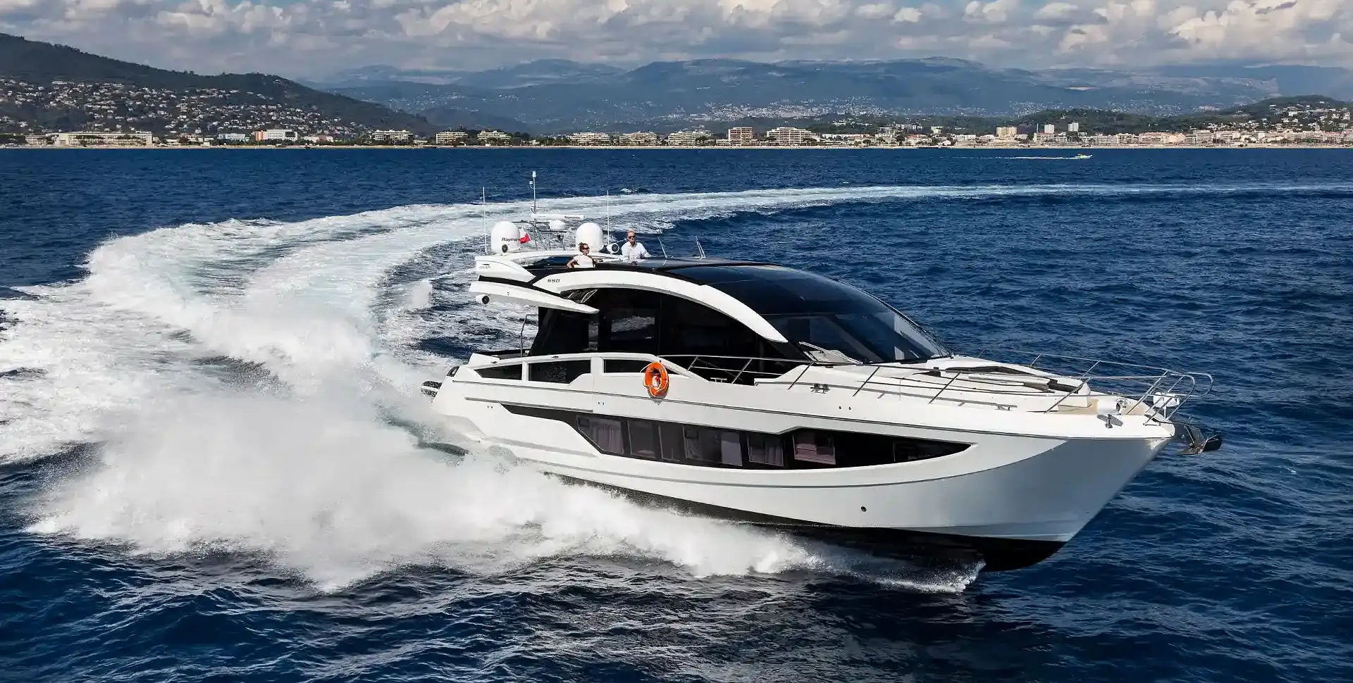 Яхта GALEON 650 SKY