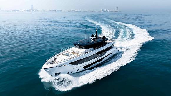 Яхта Majesty 111