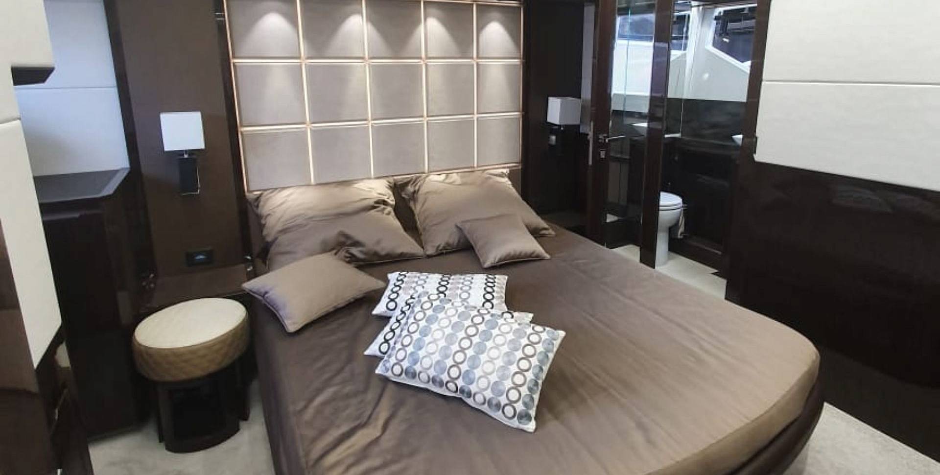 Яхта GALEON 640 FLY