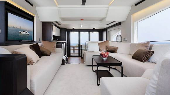 Яхта Majesty 62