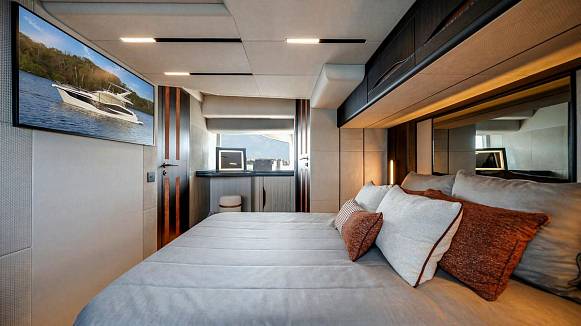 Яхта GALEON 520 FLY