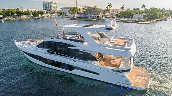 Яхта GALEON 680 FLY