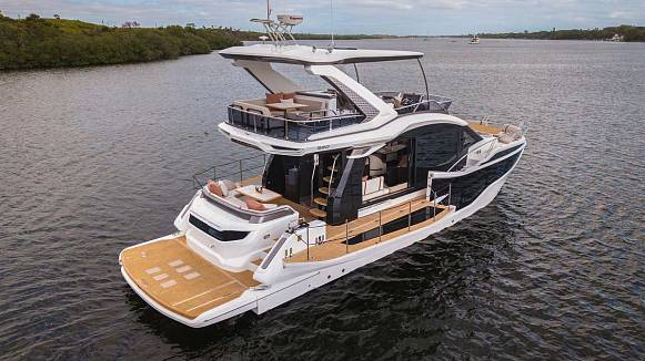 Яхта GALEON 520 FLY