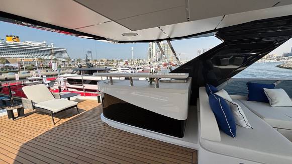 Яхта MAJESTY 112 TERRACE