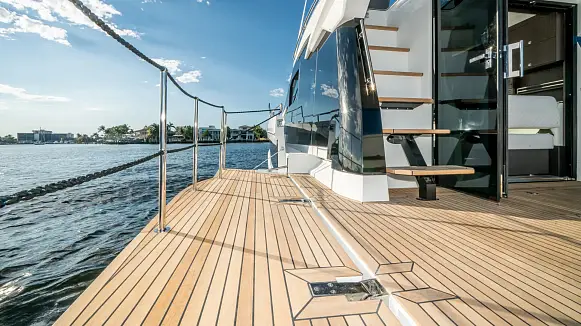 Яхта GALEON 400 FLY