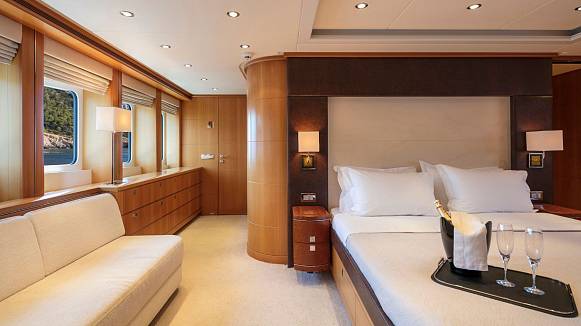 L'EQUINOX yacht