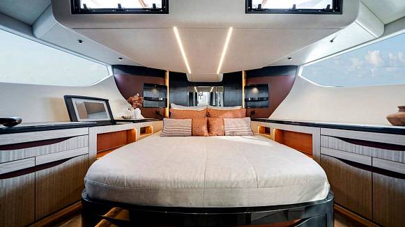 Яхта GALEON 520 FLY