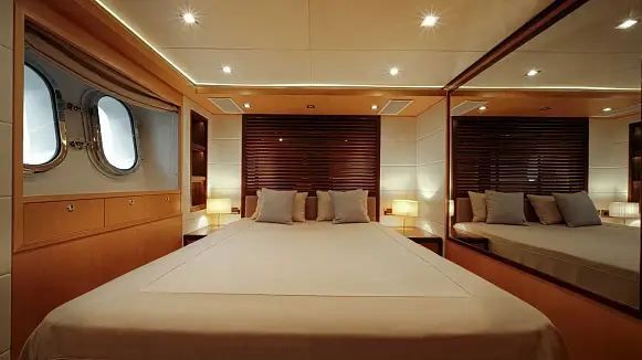 LARGO yacht