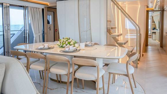 Яхта MAJESTY 100 TERRACE