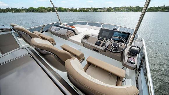 Яхта GALEON 520 FLY