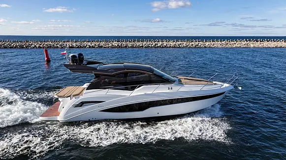 Яхта GALEON 425 HTS