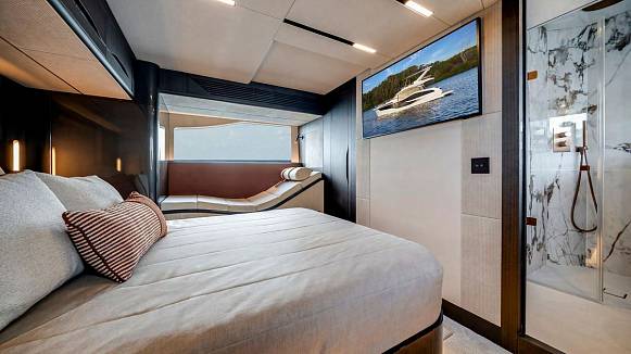 Яхта GALEON 520 FLY