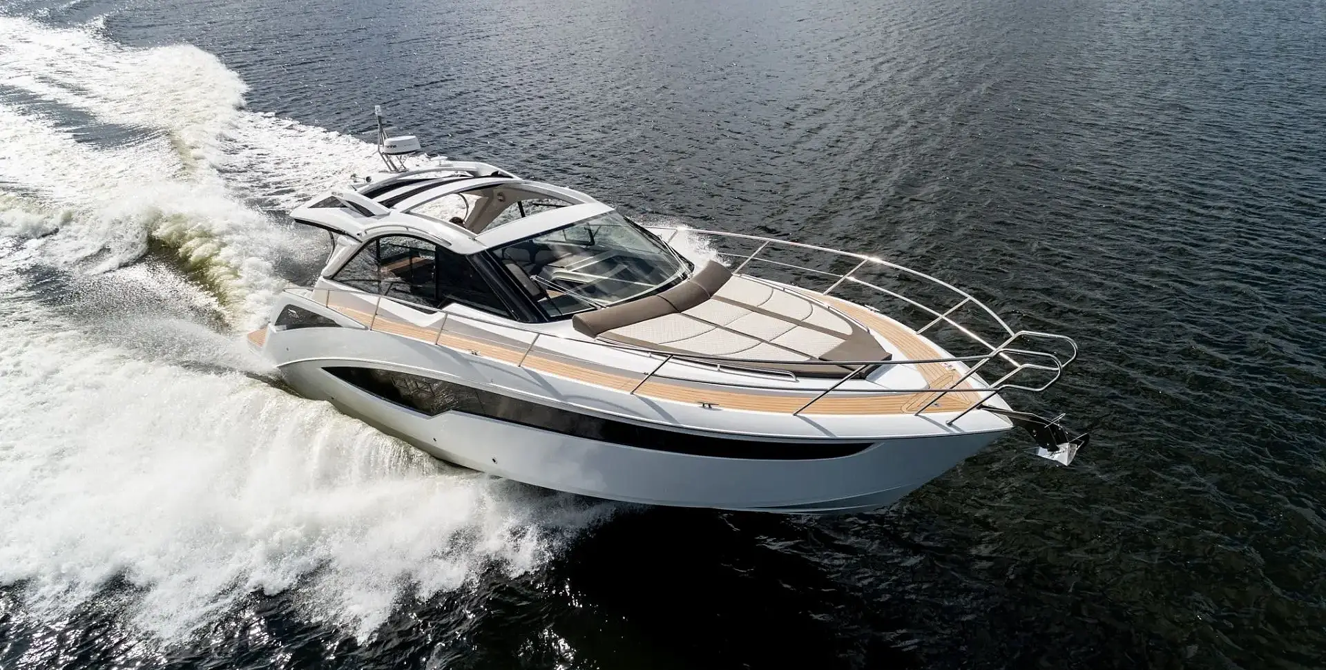Яхта GALEON 405 HTS