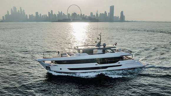 Яхта MAJESTY 100 TERRACE