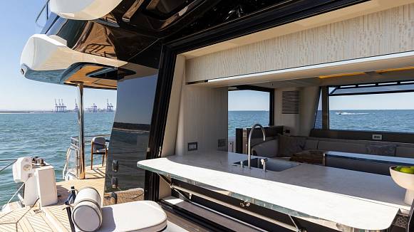 Яхта GALEON 620 FLY